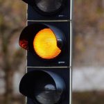 Semàfor en groc | Autoescola Sant Feliu