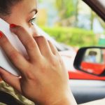 Autoescola Sant Feliu - Noves normes de tràmsit - Parlar pel mòbil