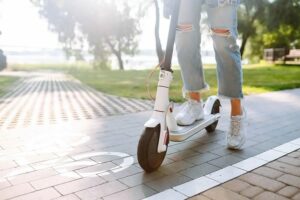 Autoescola Sant Feliu - Blog - Nova normativa per patinets elèctrics