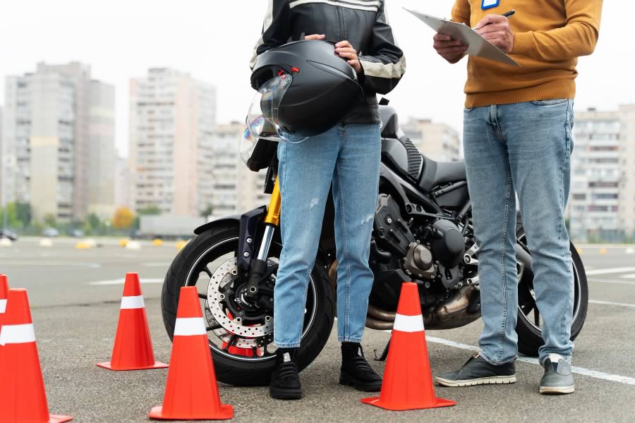 Autoescola Sant Feliu - Blog - La DGT obligará a hacer un curso para conducir motos de 125cc Autoescola Sant Feliu - Blog - La DGT obligará a hacer un curso para conducir motos de 125cc