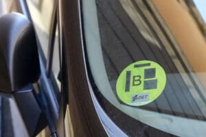 Autoescola Sant Feliu - Blog - Com canviar l'etiqueta B del teu cotxe a una C